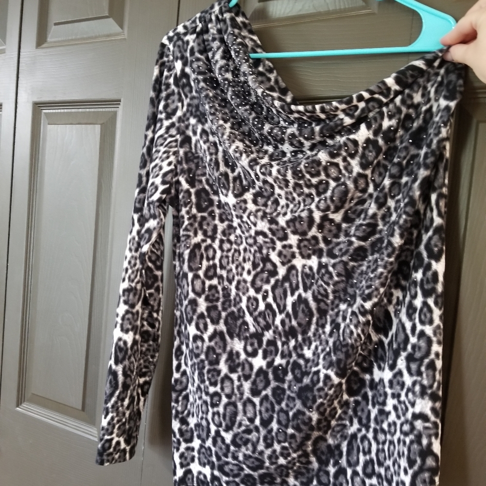 One sleeved leopard print top